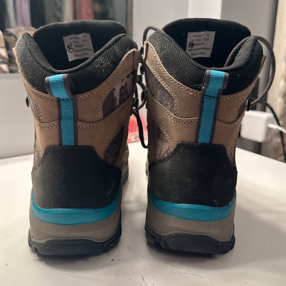 Hiking boots **NEVER WORN** - Picture 3 of 5